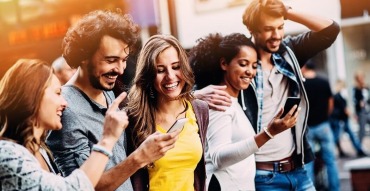 Millenialsi wolą Afterpay i Revolut niż tradycyjne banki. Moda czy znak czasu?